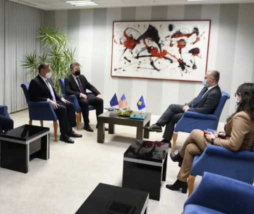 Veç për dialog me Bislimin – Lajçak shkruan për takimin e djeshëm me zv/kryeministrin