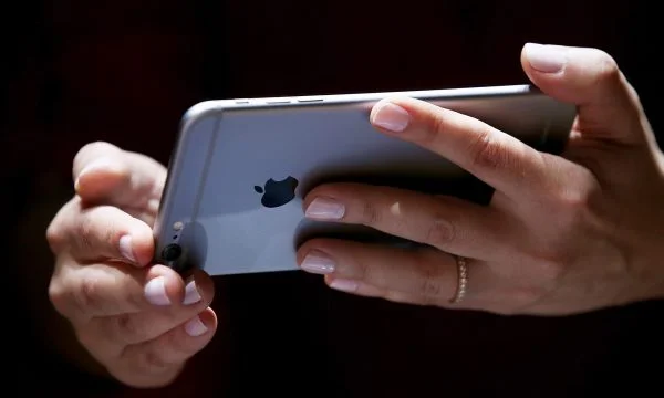Mësoni se për çka shërben “molla e kafshuar” mbrapa iPhone-it