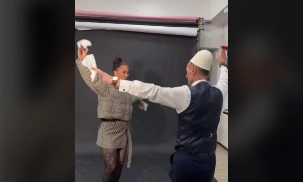 Dafina Zeqiri pubblica video danza con professore di Vushtrria