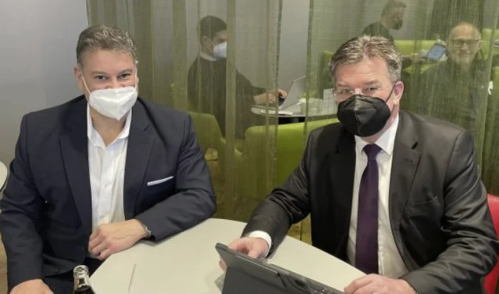 Lajcak tweete la photo avec Escobar: En route pour le Kosovo