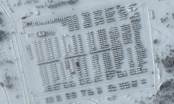 Die störenden Satellitenbilder: Was macht Russland?