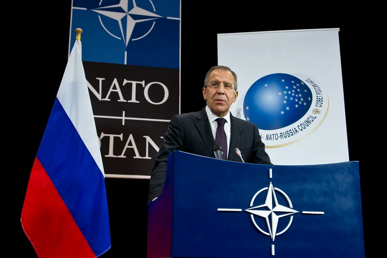 Russian top diplomat mentions Serbia's NATO bombing, when Russia aims to invade Ukraine