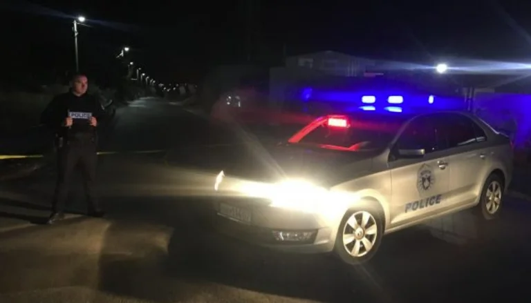 Polizia arresto genere fuggitivo da bere caffè