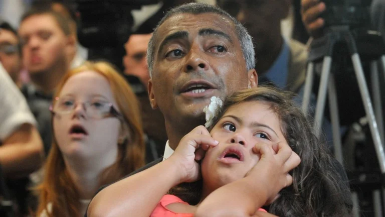 Romario: Prima dei combattimenti ho fatto sesso, ero l'uomo di calcio di Jordan. Sono entrato in politica per la ragazza con la sindrome.