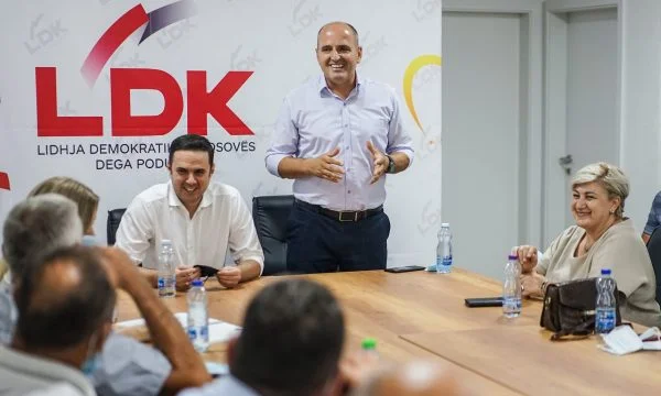 Le Parlement extraordinaire, Ekrem Hyseni, est élu président de la branche LDK à Podujevo