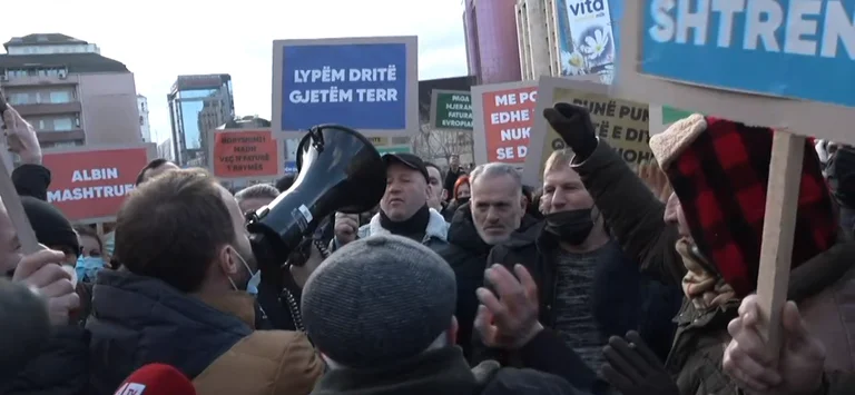 Beginnt Proteste gegen Strom teuer: “Wir haben beleuchtet, wir haben Dunkelheit”, “Albin der Betrüger”