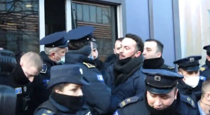 Situation angespannt vor dem Regierungsziel, Dardan Molliqaj kollidiert mit der Polizei
