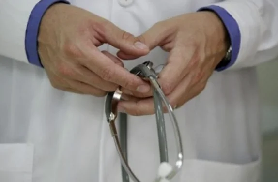Arestat pentru mituire Doi doctori de spital din Vushtrri