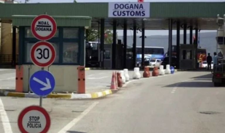 Il a essayé de soudoyer la police du Kosovo avec 10 euros à la frontière: Albanais condamnés à 5 mois de prison, 500 euros d'amende