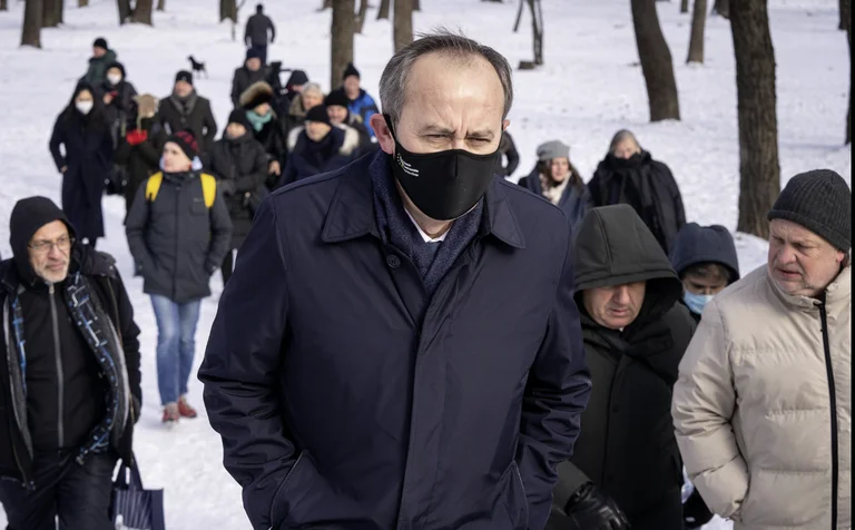 Hoti: Je suis appelé par beaucoup de la vallée, Kukes, Skopje, j'ai atteint trois doses sans signification.