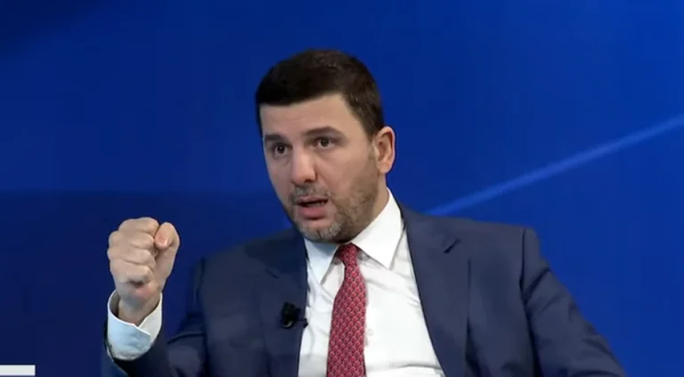 Memli Krasniqi mostra se il suo partito parteciperà alla protesta di sabato