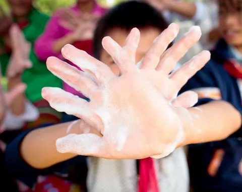 Il numero di bambini infettati da coronari aumenta ogni giorno