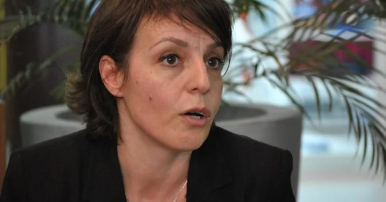 Priez tous les pays : les dictateurs diplomates ordonnent Donika Gervala après la déclaration de la Grèce