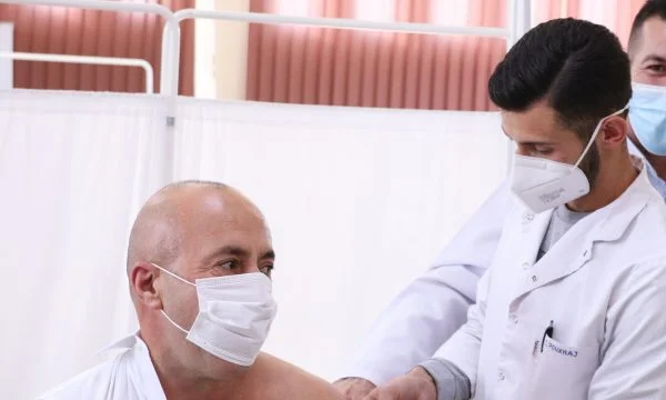 Haradinaj wird zum dritten Mal geimpft, hat einen Antrag auf Regierung