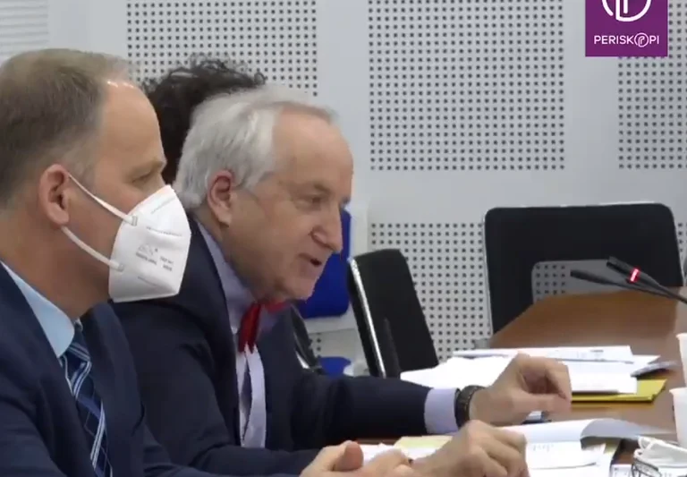 Minister Latifi liefert aktuelle Nachrichten über Schulabschluss