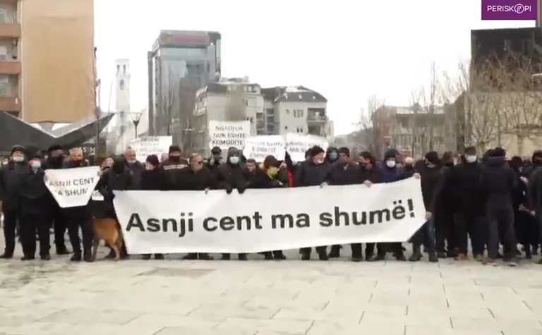 Starten Sie Proteste gegen preisliche Macht “Keine Cent mehr”