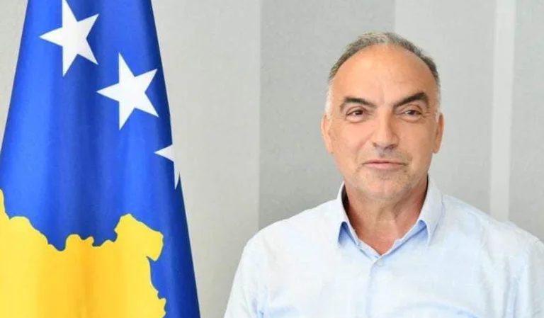 Ceku: Kosovo en la oscuridad debido a la política