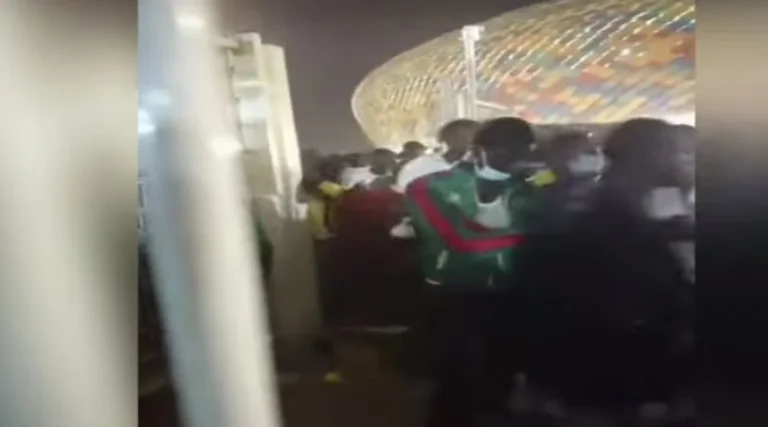Huit morts et des dizaines de blessés par surpeuplement dans le stade : Aucun match reporté en Coupe d'Afrique