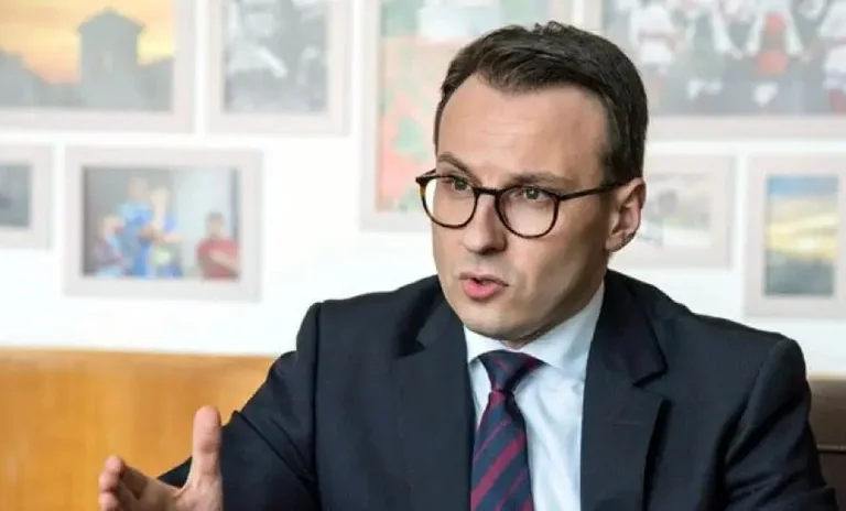 Petkov encore: En attendant que l'O EU organise des élections présidentielles serbes même au Kosovo