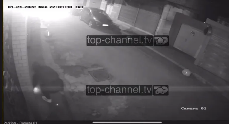 Aquí está el momento de colocar explosivos en la casa de Armando Duke.