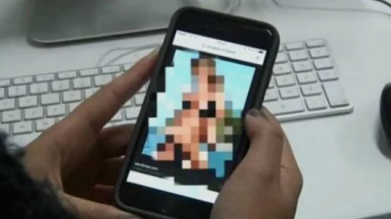 The man from Istog says two people are blackmailing his wife with intimate photos.