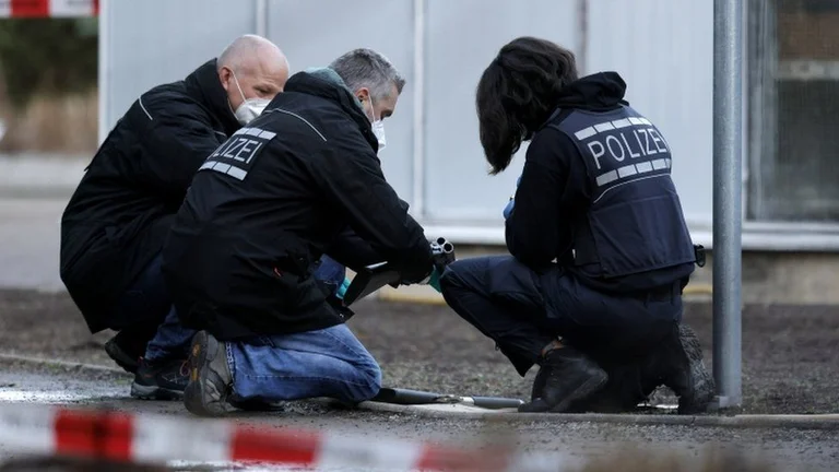 Horrible at Heidelberg University in Germany: One man shoots a gun in the lecture room, one killed.