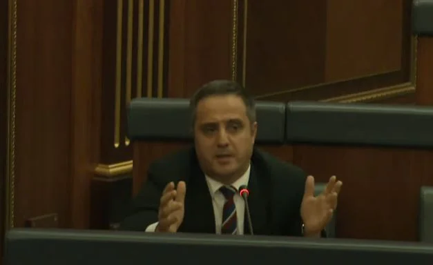 Selmanaj: Vergogna su tutti noi classe politica compreso il Vetevendosje abbiamo fallito questi 20 anni