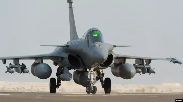 Arabs destroy two ballistic missiles of rebels nose: They let him hit Abu Dhabi.