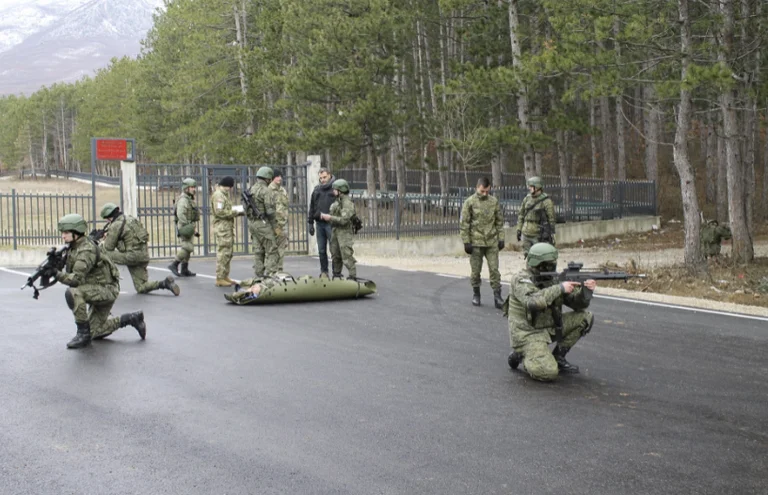 Americans training Kosovo soldiers for battle