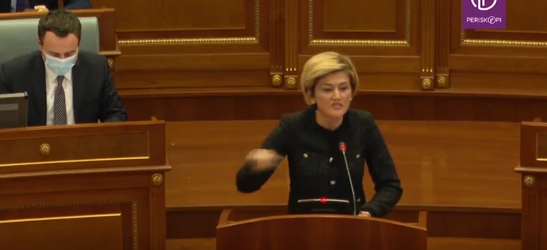 Mimoza Kusari gibt der Regierung zu viele Komplimente: Conjufca reagiert nichts