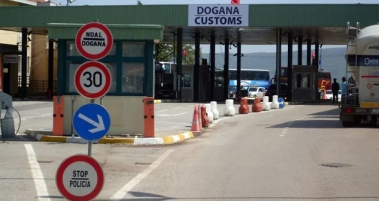 Trois doses de vaccin pour entrer au Kosovo: Aujourd'hui à Morina proteste contre la décision du gouvernement