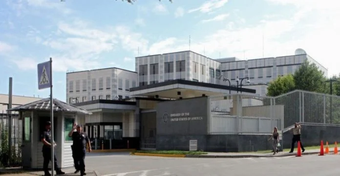 Los funcionarios de la embajada de EE.UU. ordenan salir de Ucrania
