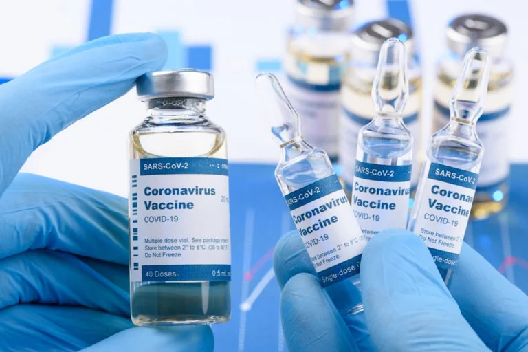 ¿Cuál es la vacuna anticonvid, explica el profesor médico?
