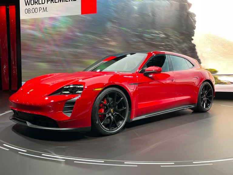 Here comes Porsche Taycan Sport Turismo