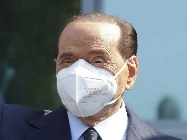 Berlusconi se encuentra en el hospital