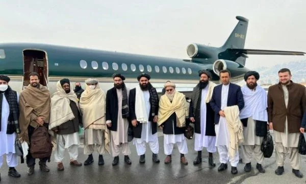 Une délégation de responsables talibans débarque à Oslo pour s'entretenir avec l'Ouest