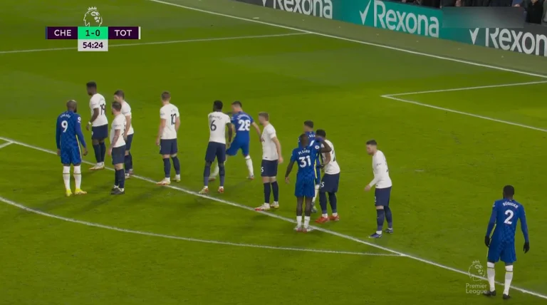 Chelsea is showing teeth against Tottenham: Theago Silva shoots right through the head