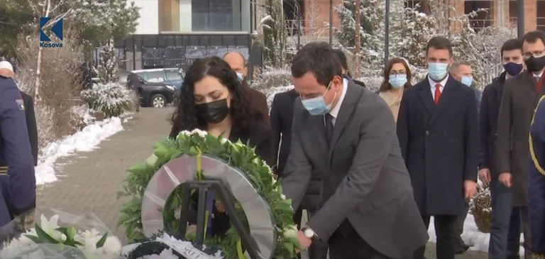 Kurti homazhe at Rugova's grave: Today we placed a crown of fresh flowers with Osman