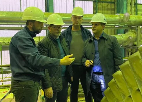 Der deutsche Experte, der täglich 12.000 Euro bezahlt wurde, macht den Job in der Turbine: Wir sehen das Ergebnis von morgen.