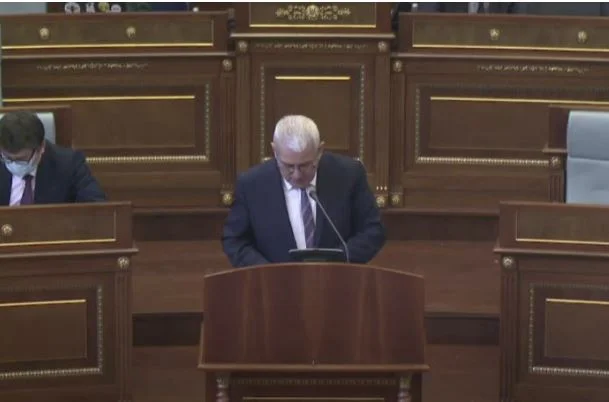 Cuando la Ley de salarios en el gobierno es Procedimiento, Xhelal Svechla señala