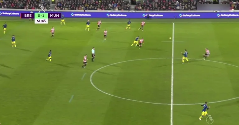 Killer counterattack: CR7 chest-to-breast pits Fernandes before brilliant goal
