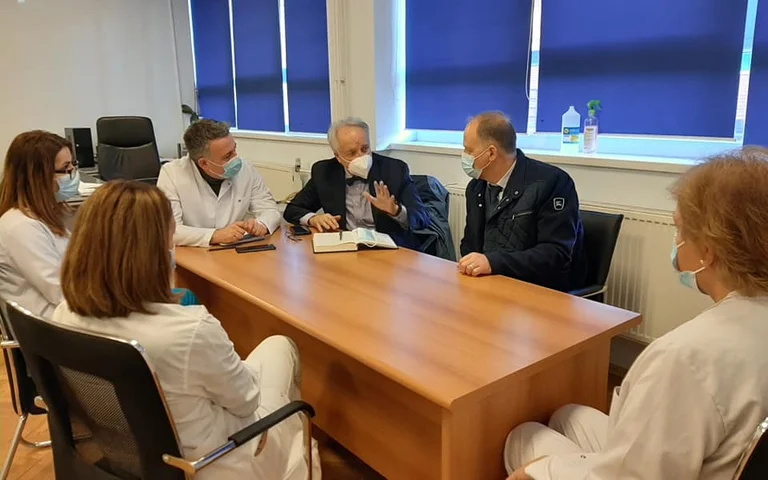 Increase in cases with COVIID-19, Minister Latifi visits the Infectious Clinic at QKUK