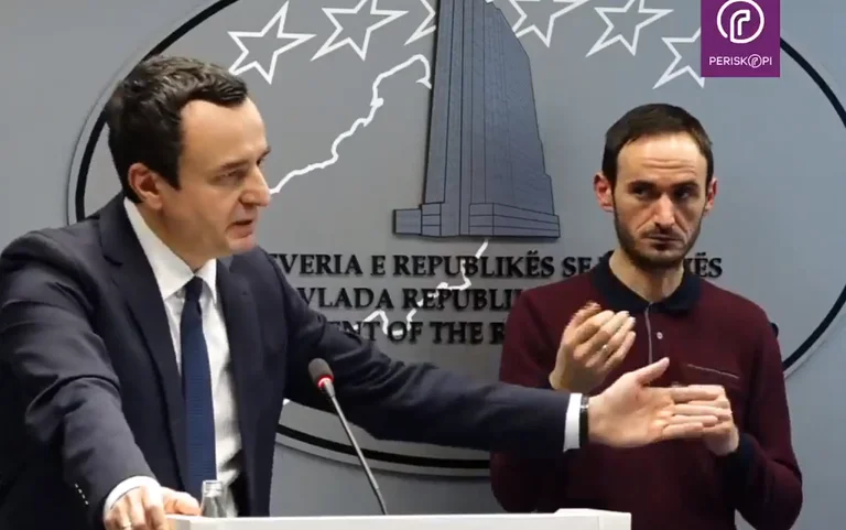 Kurt is trying to escape the question of the current in the north: He tells the journalist here we are, don't worry (also answering)