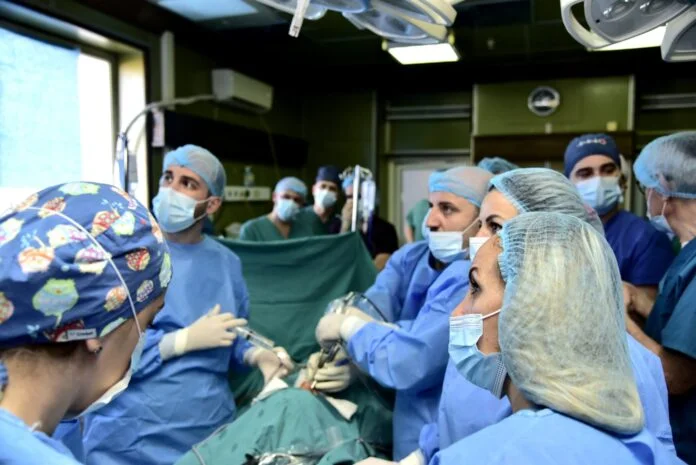 Une opération rare est effectuée pour la première fois à la clinique de neurokiurgie de KKUK