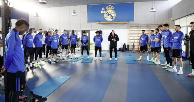 The death of club legend Real Madrid honors it with a minute of silence before training