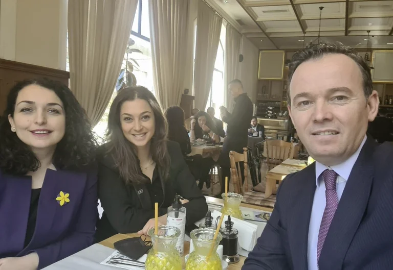 Peci sur contact amical avec le Président et député de Guco