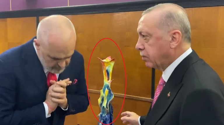 Rama gift Erdogan the work he did with his own hands: My art best understands Miss Emine