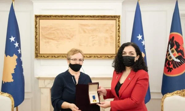 President Osmani decorates Kosovo's “Hero command” Smajl Hajdain on the 20th anniversary of the assassination