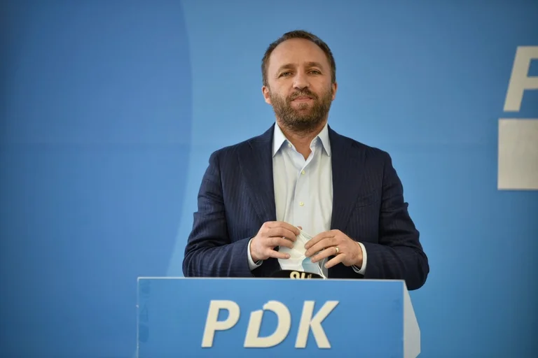 Tahiri: Kurt à repositionner, cependant, il y a des gens pour la politique étrangère.