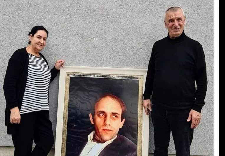 Das ike Foto von Kadri Zeka: Sie war zuletzt und wusste nicht, dass sie Bilder nahm.
